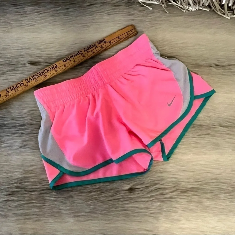 NIKE Dry Fit Pink Green White Swoosh Athletic Lightweight Gym Workout Shorts M